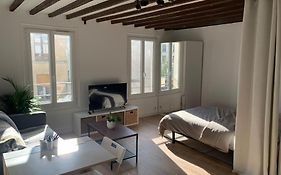 Studio Lumineux, Refait A Neuf, Metro Jourdain